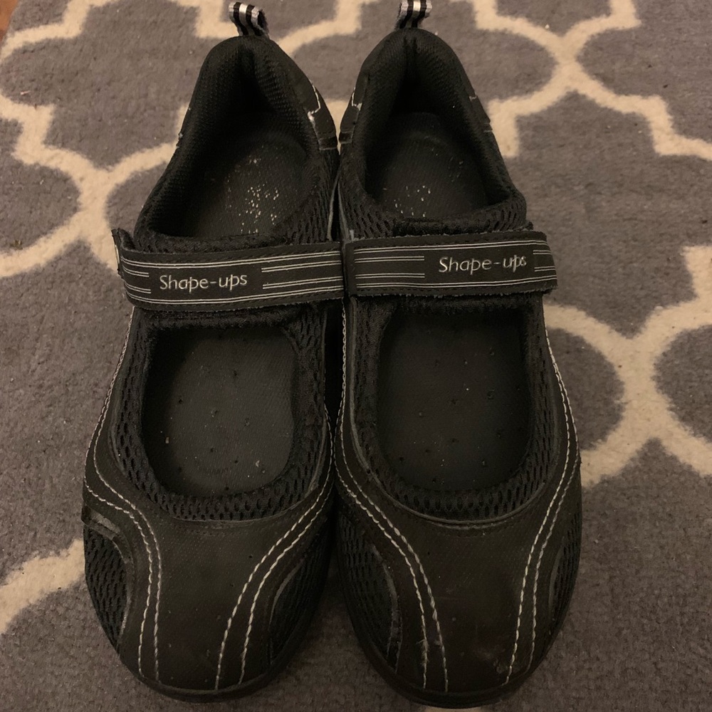Black sketchers shape ups